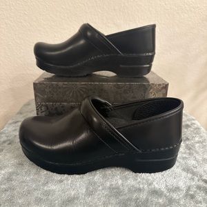 Dansko Black Size 38 EUC/7.5 US